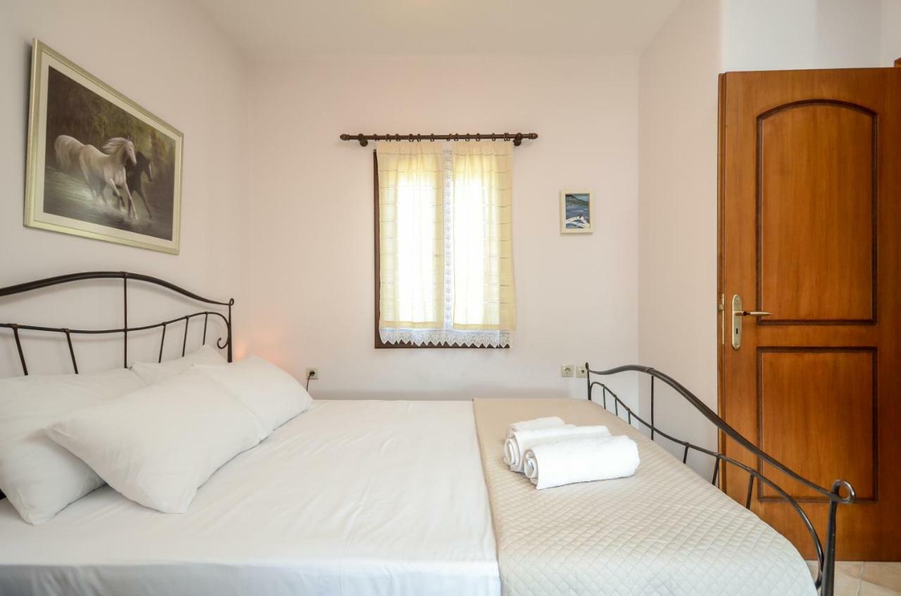 Theonis Villas Moutsouna Exterior photo
